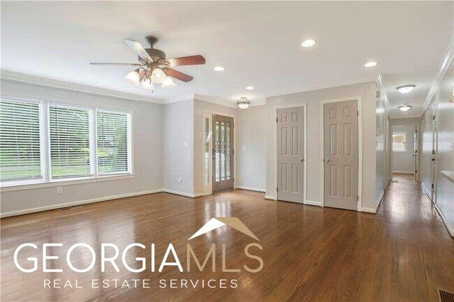 Building Photo - 3041 Pine Manor Ct SE
