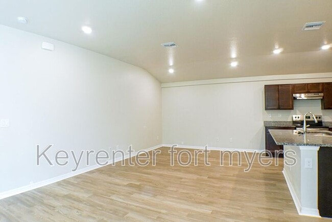 Foto del edificio - 341 Reeves St