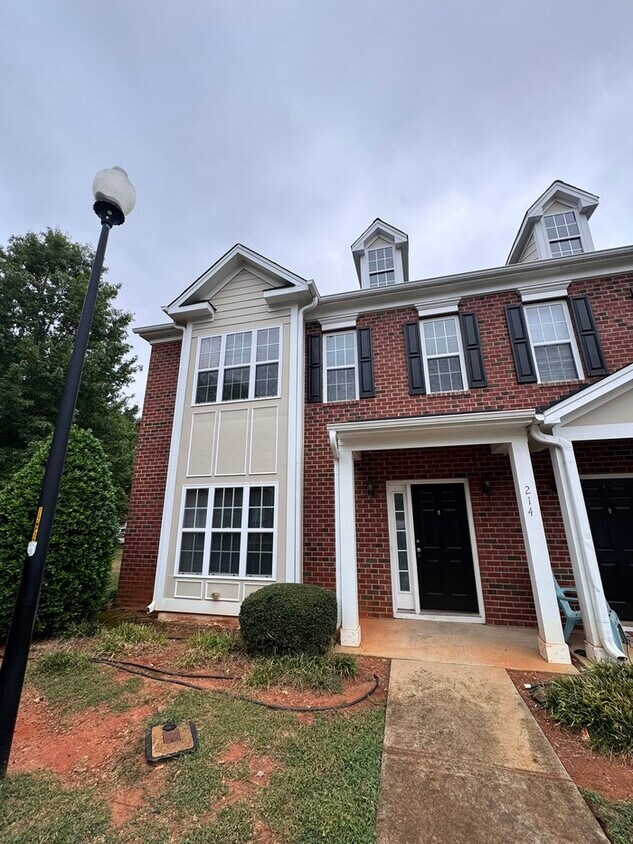 Primary Photo - 3 Bed End Unit Town Home- AVAILABLE FOR FA...