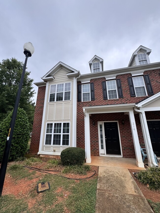 3 Bed End Unit Town Home- AVAILABLE FOR FA... - 3 Bed End Unit Town Home- AVAILABLE FOR FA...
