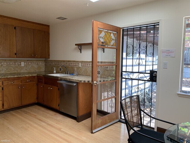 Building Photo - 4 br, 2.5 bath House - 4813 Meadowbrook Drive