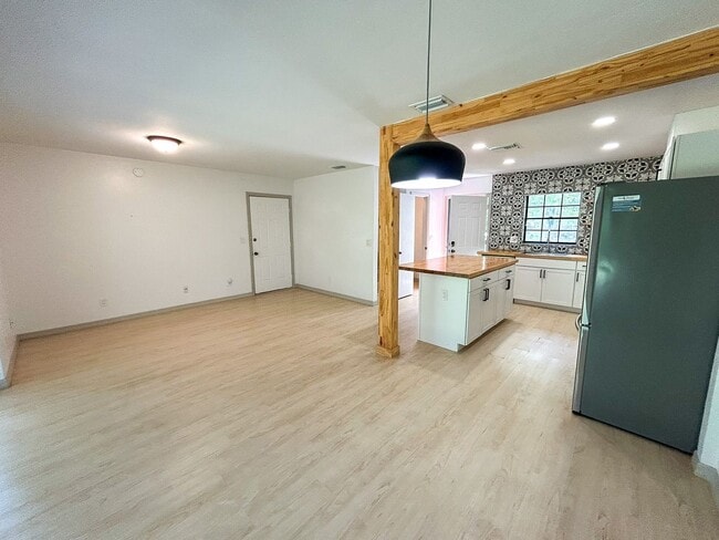 Foto del edificio - 1058 SW 6th Dr