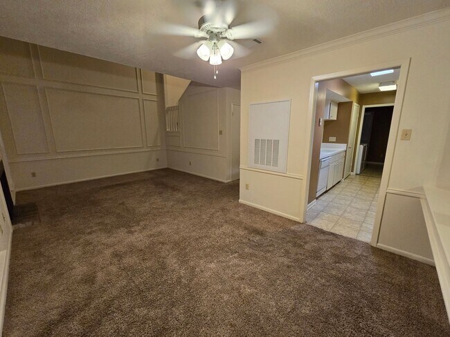 Building Photo - College Station 2 bedrooms - 1.5 baths nea...