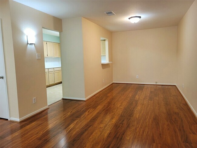 Foto del edificio - 2203 Place Rebecca Ln