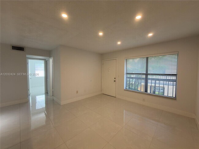 Foto del edificio - 2500 W 67th Pl