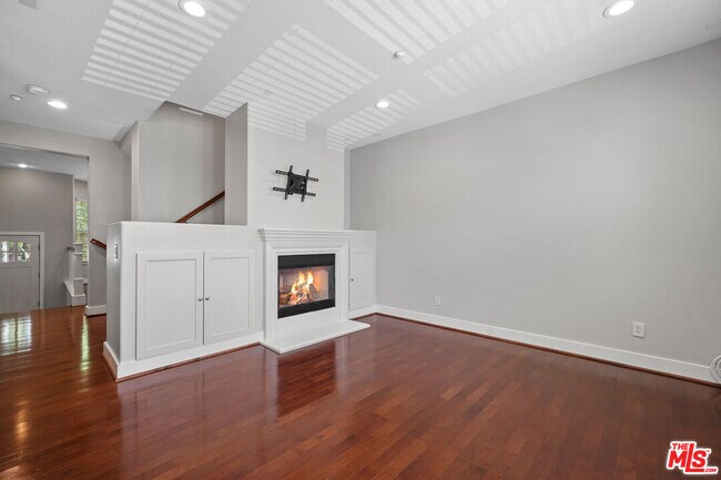 Building Photo - 6020 S Celedon Creek