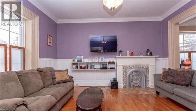 Building Photo - 35 William St