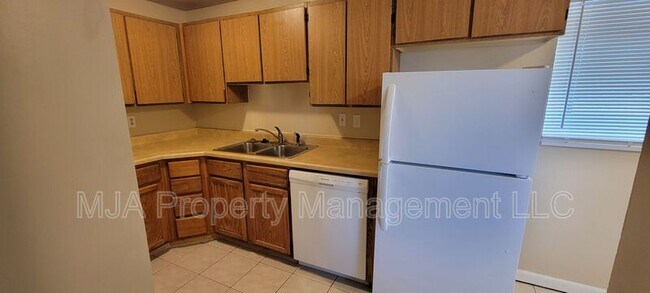 Building Photo - 4642 S Arlington Park Dr