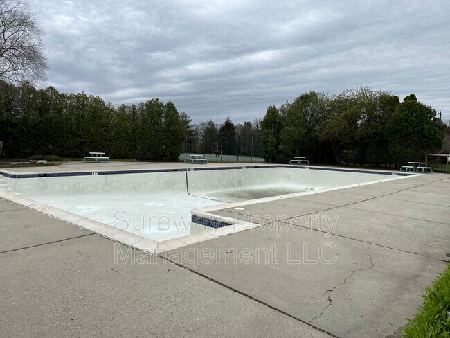 Foto del edificio - 245 Hampshire Dr