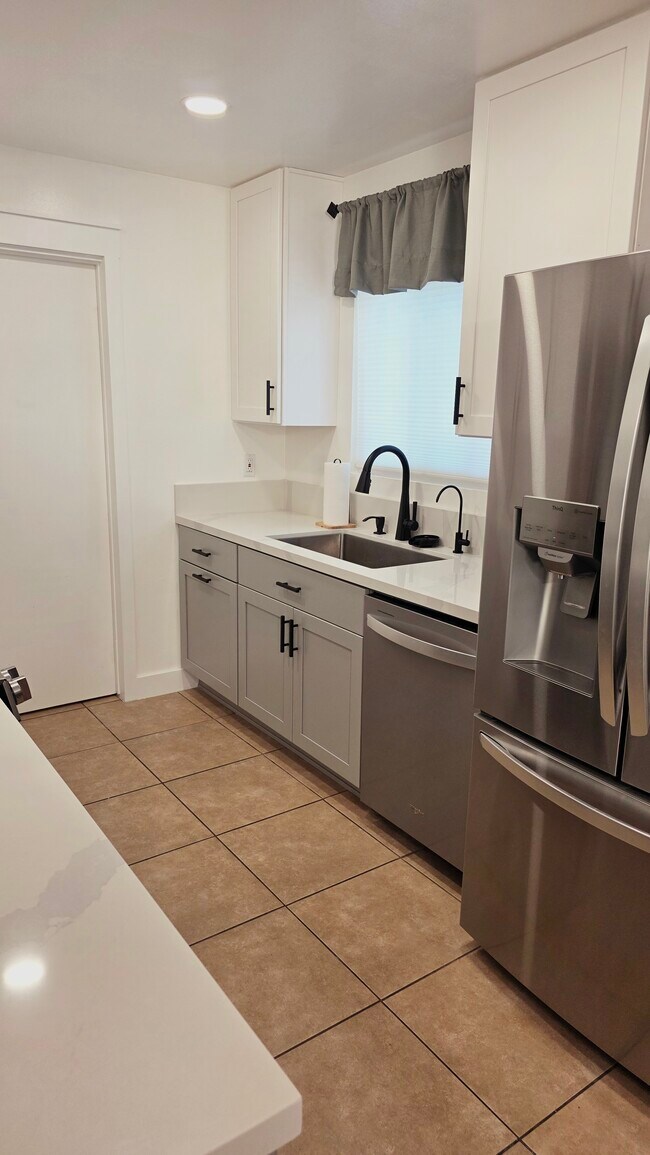 Foto del edificio - 4122 Lewis St