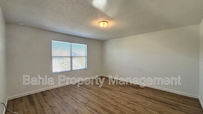 Building Photo - 912 Grandin St