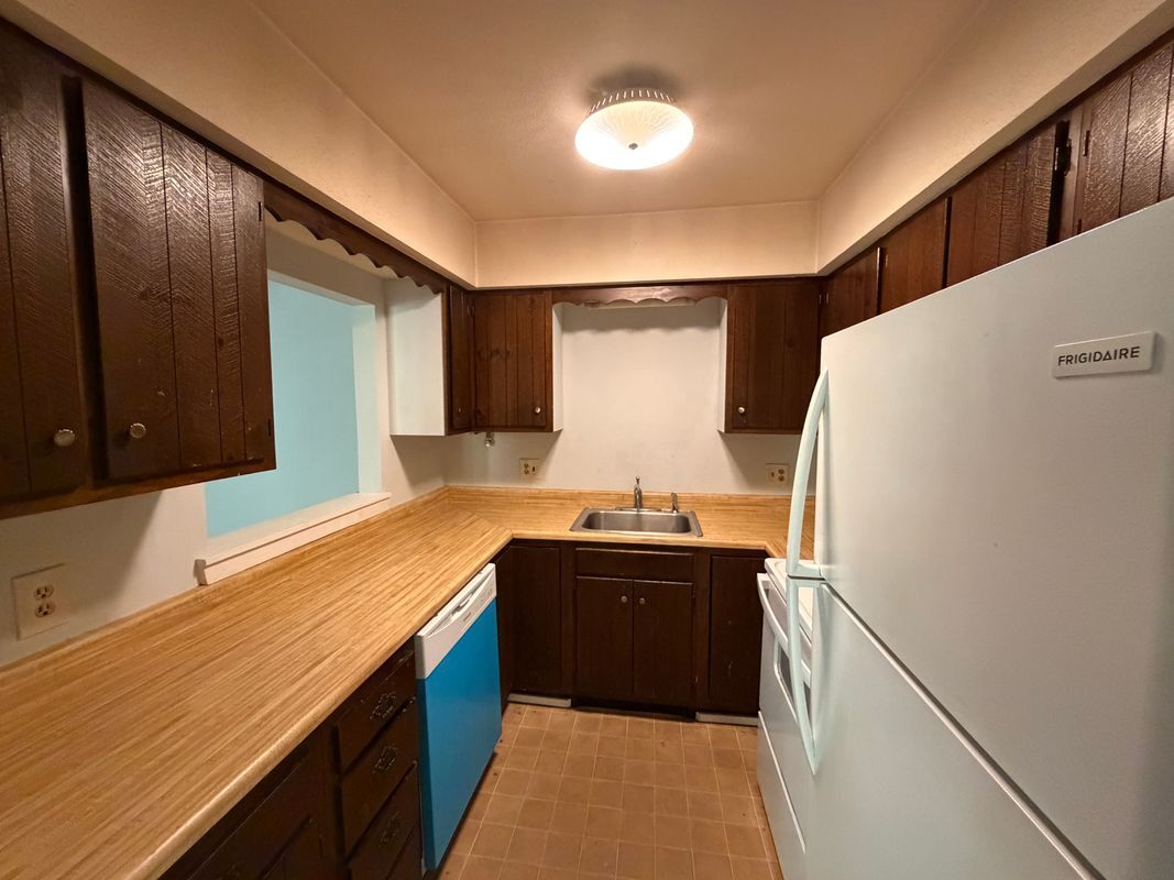 Building Photo - 1088 Dover, 302