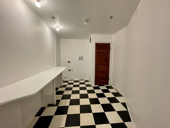 Building Photo - 1800 Central St