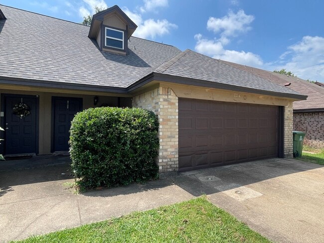 Building Photo - 7716-7718 Sable Lane