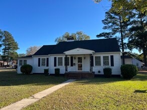 Building Photo - 1409 W Circle Dr