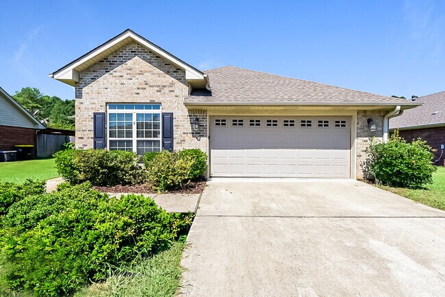 Building Photo - 45 Clover St