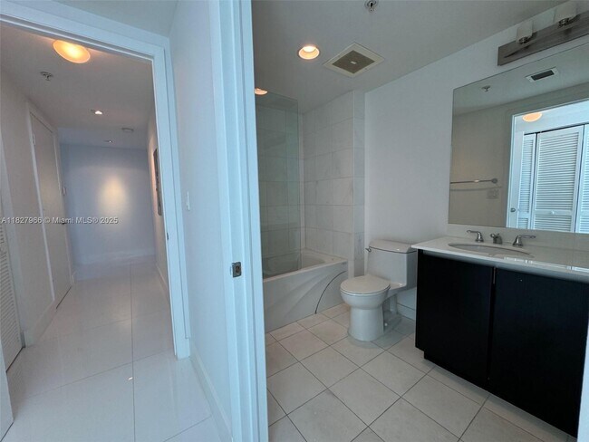 Foto del edificio - 665 NE 25th St