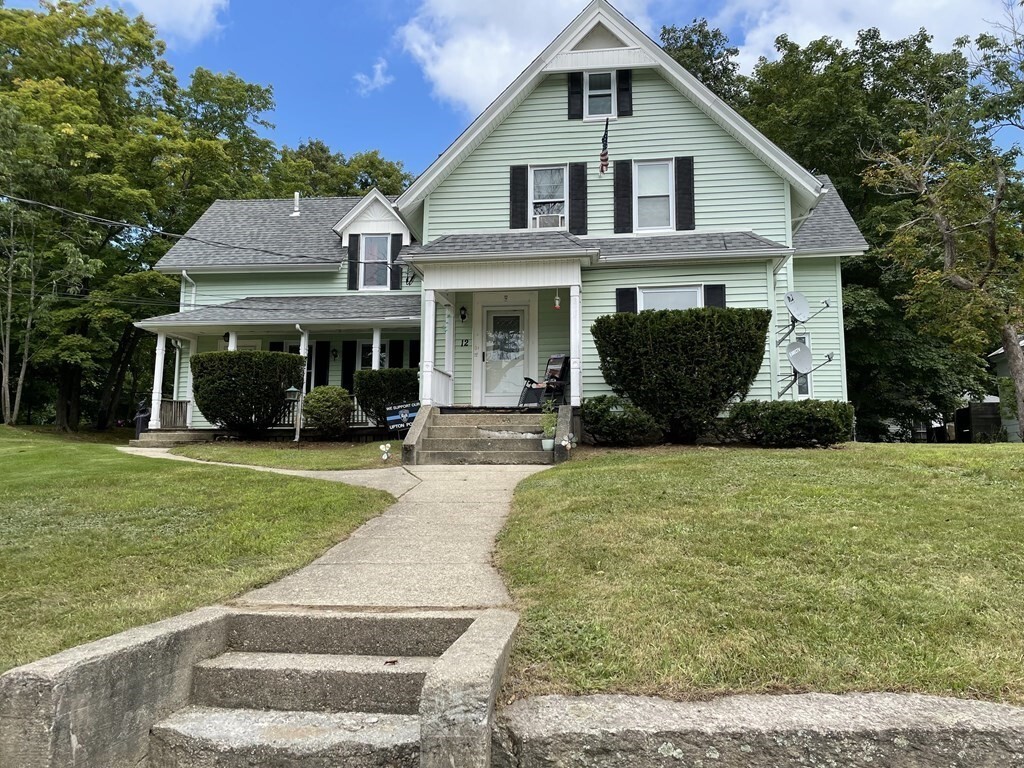 12 Grove St Unit 1, Upton, MA 01568 Room for Rent in Upton, MA