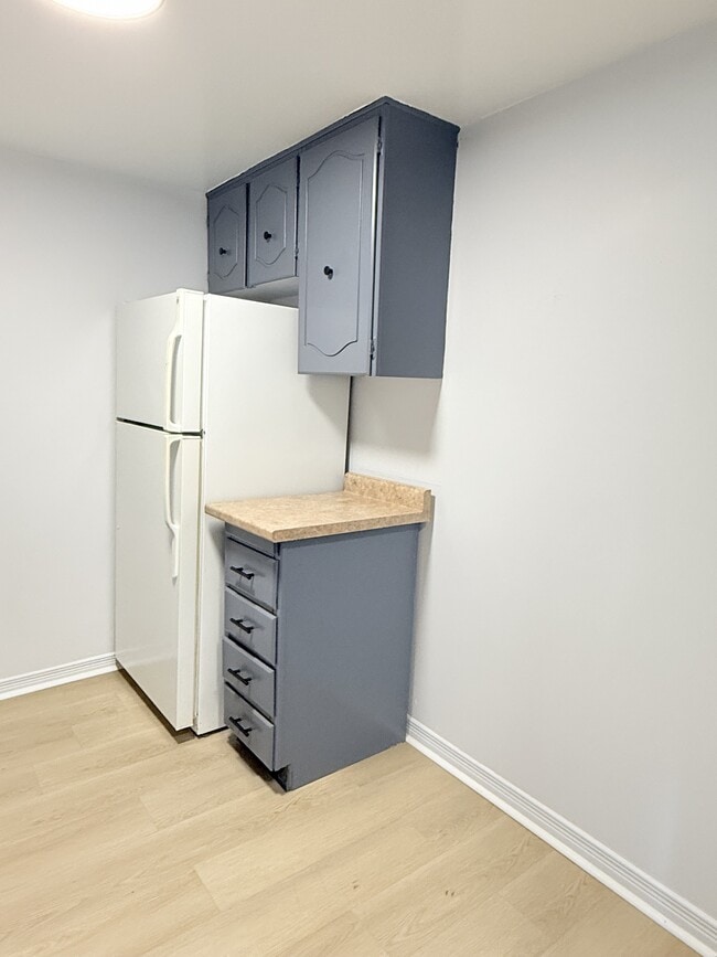 Building Photo - 4 Dufferin St