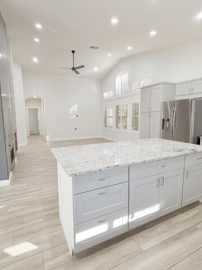 Foto del edificio - 5311 E Danbury Rd