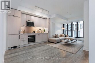 Building Photo - 20 Soudan Ave