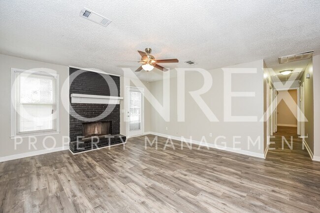 Building Photo - Lovely Three Bedroom, Two Bath Home!