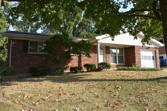 Building Photo - 3500 Glen Arbor Dr