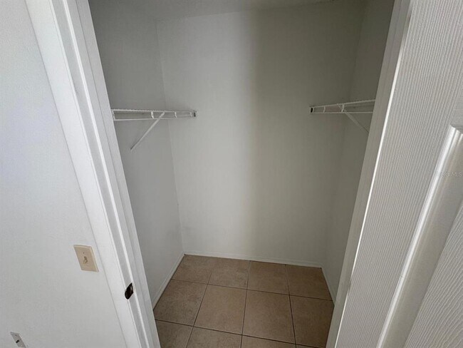 Foto del edificio - 1222 Bermuda Lakes Ln
