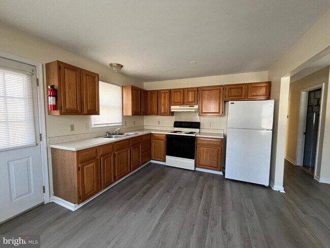 Foto del edificio - 702 Thomas Ln