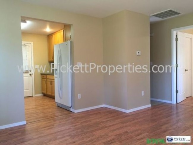 Foto del edificio - 3771 Erlands Point Rd NW