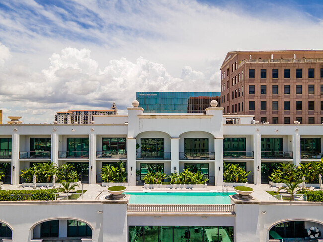 Foto del edificio - Giralda Place Residences