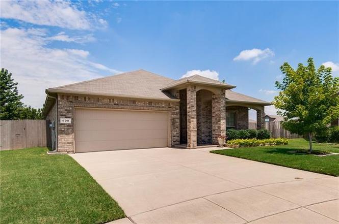 Foto del edificio - 608 Irish Glen Ct