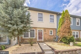 Building Photo - 5503 Red Haven Dr