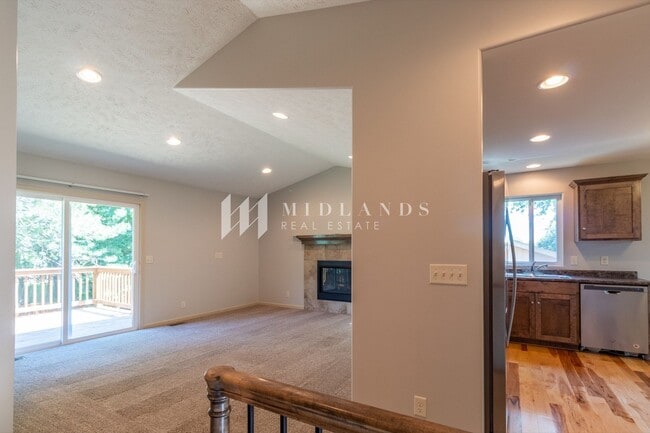 Building Photo - Beautiful Duplex