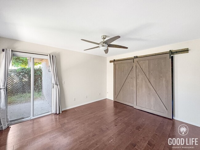 Building Photo - Great 2B/2.5BA Townhouse in PB with Roofto...