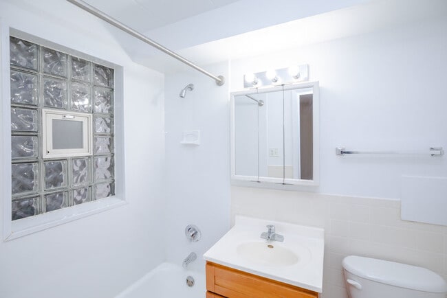 Foto del edificio - 5741 W 35th St
