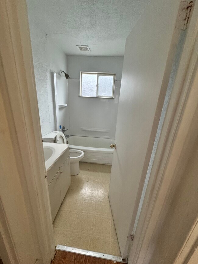 Foto del edificio - 8306 Wabash Ave S