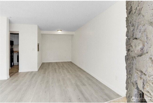 Photo - 3 Bed 2 Bathroom Edmonds Condo!