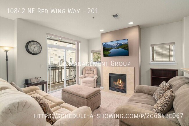 Building Photo - Prime Tanabourne Townhome! Open Floor Plan...