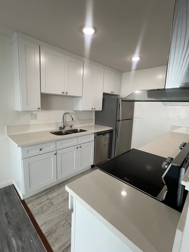 Unit 2 kitchen - 1424 Greenfield Ave