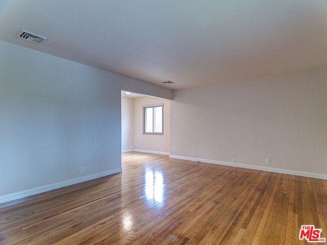 Building Photo - 8716 Bleriot Ave