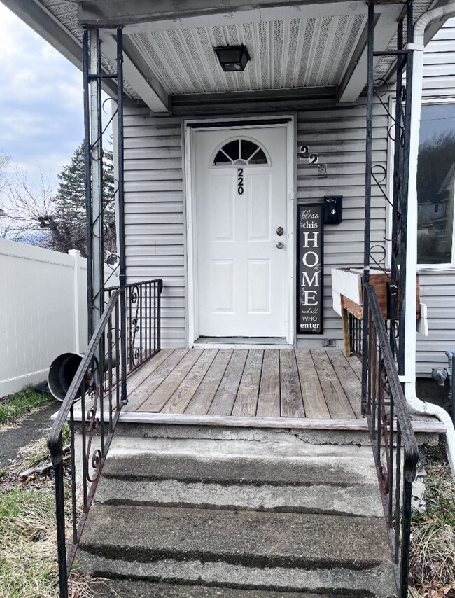 Building Photo - 220 S Valley Ave