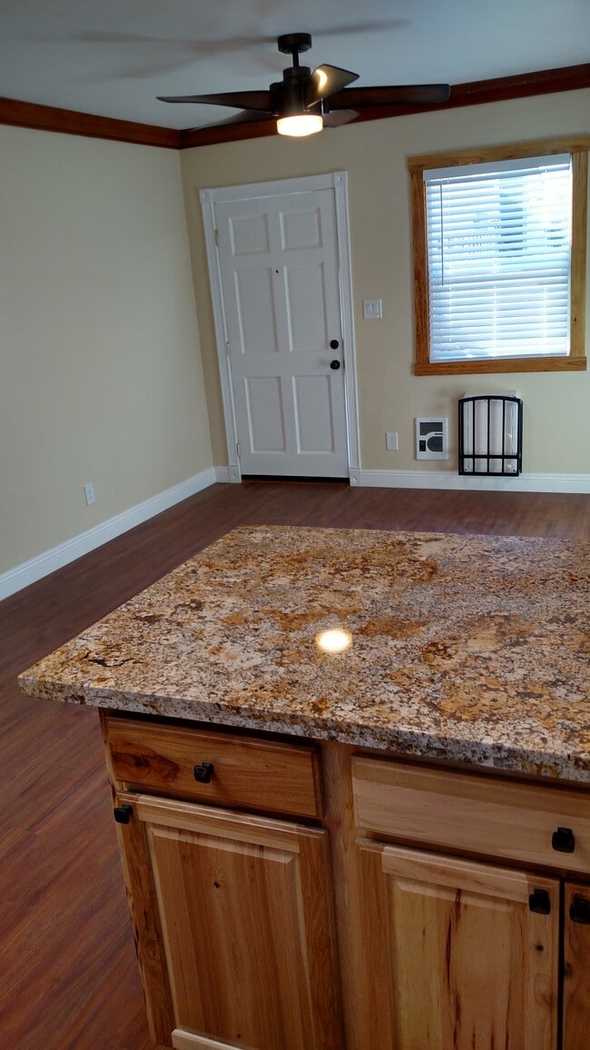 Building Photo - 225 Southlook Ave