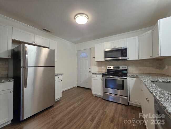 Foto del edificio - 158 Cabarrus Ave E