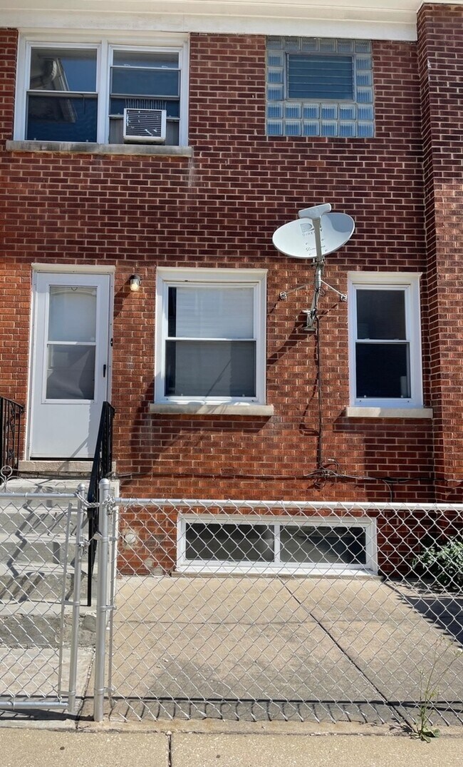 Building Photo - 5405 N Artesian Ave