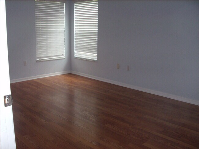 Foto del edificio - 15 Lake Diamond Ave