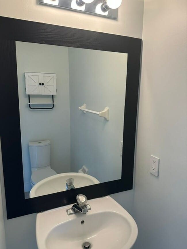 Building Photo - 105 Oceans Edge Dr