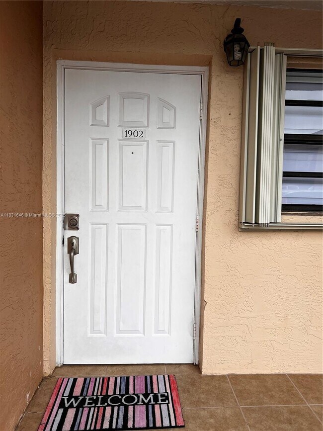 Foto del edificio - 18216 Mediterranean Blvd