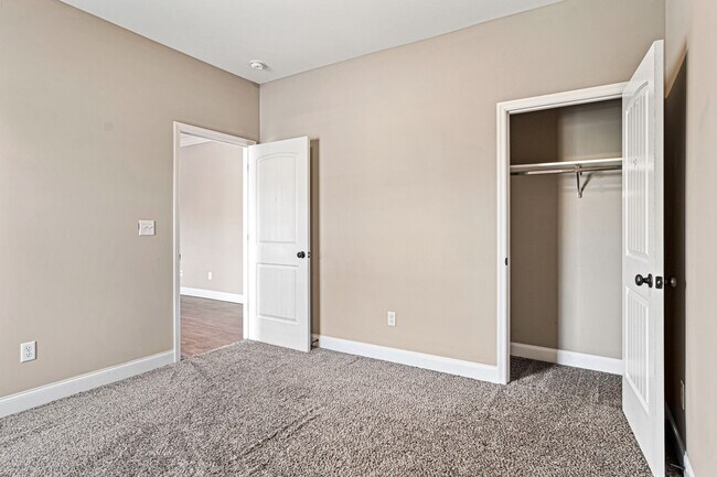 Foto del edificio - 50 Rawlings Ln