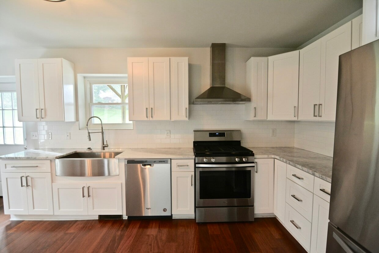 Primary Photo - 147 Lachenour Ave